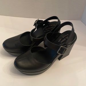 Black like new Kork-Ease platform Mary Janes. Stylish and fun!